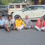 अपनी ही सरकार में धरना देने को मजबूर दिग्गज BJP विधायक! कोतवाली के सामने जमाया डेरा